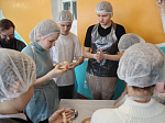 В Острогожске состоялась итоговая межмуниципальная дискуссия среди воспитанников воскресных и образовательных школ Россошанской епархии на тему «Что значит жить по Евангелию. Осмысление подвигов новомучеников и исповедников Церкви Русской». 