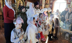 Воспитанники воскресной группы Михайло-Архангельского храма села Воробьевка провели рождественский праздник