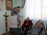 В Кантемировском благочинии священник встретился с жильцами дома-интерната