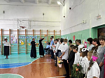 В День знаний священнослужители приняли участие в праздничных мероприятиях в образовательных учреждениях Павловска