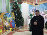 В святочные дни Рождества, священник совершил визит на праздничный концерт группы № 7 в СОШ № 9