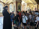 Священнослужитель провел экскурсию для воспитанников пришкольного лагеря МКОУ СОШ №6 города Острогожска