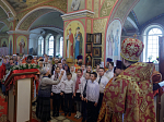 Епископ Россошанский и Острогожский Дионисий возглавил Божественную литургию в храме Архистратига Божия Михаила города Острогожска
