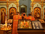 В Казанском храме поселка Каменка встретили праздник Воздвижения Креста Господня