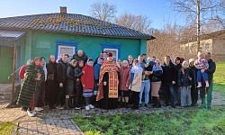 Протоиерей Владимир Шереметов совершил Пасхальное богослужение в Михайло-Архангельском храме и молебное пение на сельских приходах