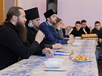 Епископ Россошанский и Острогожский Дионисий принял участие в мастер-классе по изготовлению «жаворонков»