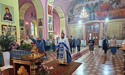 Приход храма в селе Пришиб молитвенно отметил праздник Покрова Пресвятой Богородицы и десятилетие пастырского служения иерея Евгения Чорноус