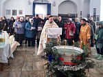 Священник совершил праздничное богослужение и чин Великого освящения воды