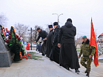 В преддверии Дня неизвестного солдата в г. Россоши у Центральной братской могилы состоялся митинг