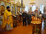 В Казанском храме Каменки совершили богослужение и поздравили матушку Надежду с Днем рождения