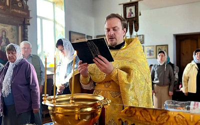 В Преображенском храме села Заболотовка освятили хоругвь с ликом местночтимого священномученика