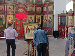 В храмах Россошанского благочиния пребывала икона святых благ. кн. Александра Невского и праведного Феодора Ушакова с частицами мощей.