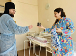 В день Светлого Христова Воскресения Архипастырь посетил пациентов и медперсонал различных отделений БУЗ ВО «Россошанская районная больница»