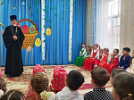 Священник поздравил воспитанников детских садов города Богучар с праздником Христова Воскресения