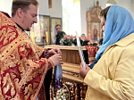 В храмах Россошанского благочиния прихожанок поздравили с Днем жен-мироносиц