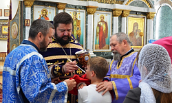 В Казанском храме города Павловска молитвенно отметили праздник Воздвижения Креста Господня