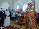 Епископ Россошанский и Острогожский Дионисий совершил венчальную Литургию в храме святителя Митрофана, первого епископа Воронежского, села Верхний Мамон