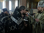 Преосвященнейший епископ Дионисий совершил в Свято-Ильинском кафедральном соборе города Россоши последнюю в этом году Литургию Преждеосвященных Даров