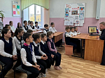 Школьники побеседовали со священником о Кирилле и Мефодии