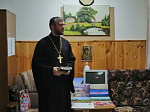 Священник посетил Россошанский комплексный Центр социального обслуживания населения "Надежда"