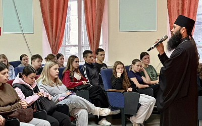 Священнослужитель провел просветительскую встречу со студентами Россошанского филиала Губернского педагогического колледжа