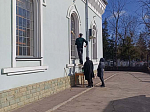 В рамках епархиальной акции «Пасха в каждый дом» в г. Острогожск уборка в храме
