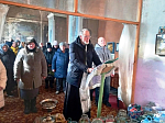 Священник на сельских приходах Богучарского благочиния совершил чин Великого освящения воды