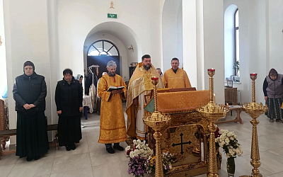 В храме Святой Живоначальной Троицы села Новомеловатка состоялся благодарственный молебен: жители вознесли молитву о благодеяниях Божиих