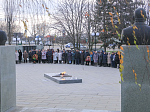 В честь Дня Героев Отечества в Россоши у центральной братской могилы состоялся митинг