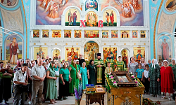 В праздник Святой Троицы в Калачеевском благочинии совершены торжественные богослужения и проведена миссионерская акция
