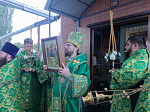 В праздник Святой Троицы Преосвященнейший епископ Дионисий совершил Литургию в Свято-Троицком храме города Россоши