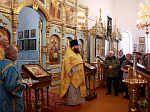 В поселке Каменка прихожане поздравили настоятеля Казанского храма с Днем рождения 