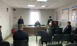 Настоятель храма святых апостолов Петра и Павла села Петропавловка иерей Ярослав Манохин с рабочим визитом посетил местный отдел МВД России