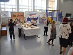 В Богучаре студенты и школьники посетили выставку местных художников и иконописцев