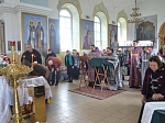 В Великую пятницу в храме святого мученика Иоанна Воина города Богучар совершили Великую вечерню и чин выноса Плащаницы