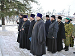 Секретарь и духовенство Россошанской епархии приняли участие в торжественном возложении цветов у Центральной братской могилы