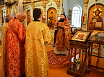 В Казанском храме поселка Каменка встретили праздник Воздвижения Креста Господня