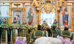 Благочинный Калачеевского церковного округа возглавил служение соборной Божественной литургии в храме Вознесения Господня города Калач