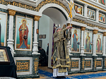 Правящий архиерей совершил Литургию Преждеосвященных Даров в Казанском храме г. Павловск и вручил настоятелю богослужебно-иерархическую награду 