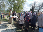 На Радоницу в селах Лозовое и Верхний Мамон молитвенно почтили усопших сродников