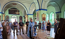 Участники казачьего крестного хода с иконой Божией Матери «Избавительница от бед» (Ташлинская) посетили село Солдатское Острогожского благочиния