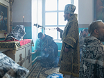 В пятницу 2-й седмицы Великого поста правящий архиерей совершил Литургию Преждеосвященных Даров в Казанском храме с. Гнилое